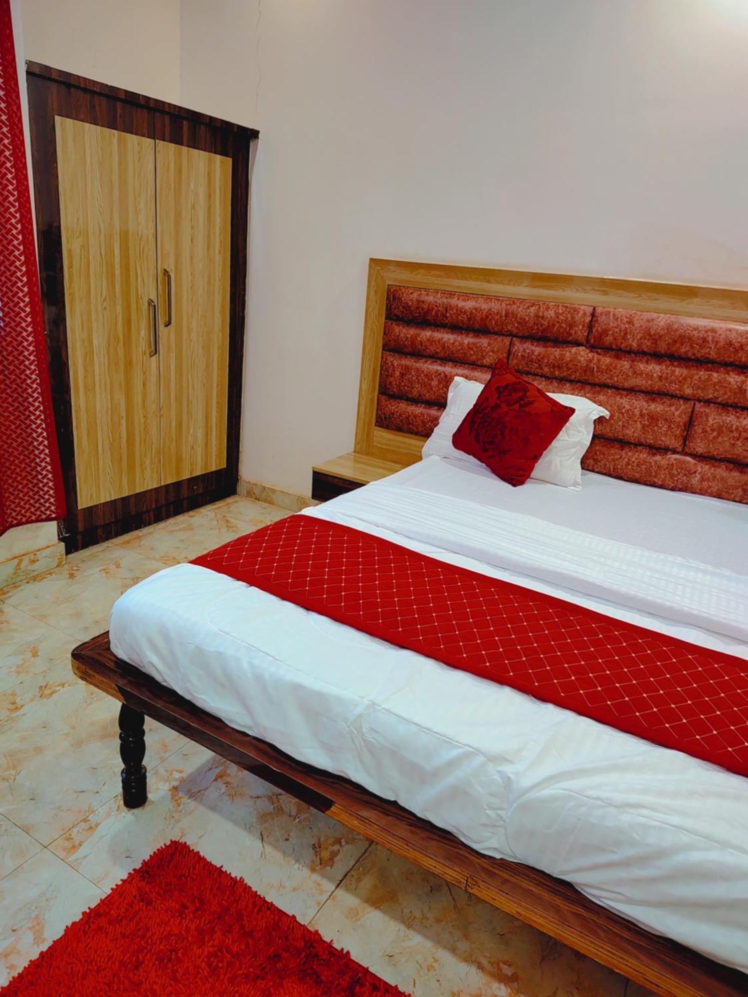 Elegance Hotel And Banquet Ayodhya Zewnętrze zdjęcie