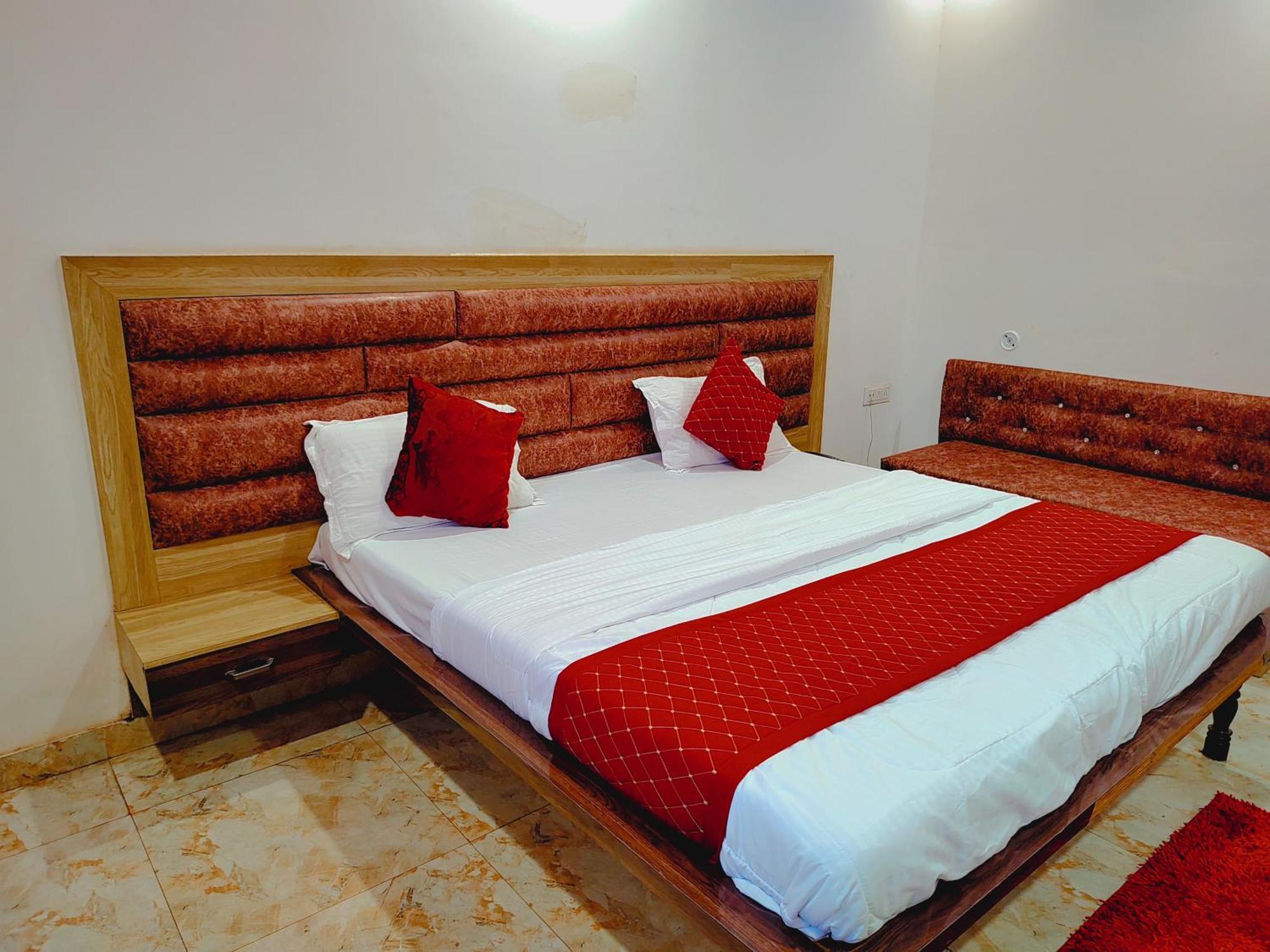 Elegance Hotel And Banquet Ayodhya Zewnętrze zdjęcie