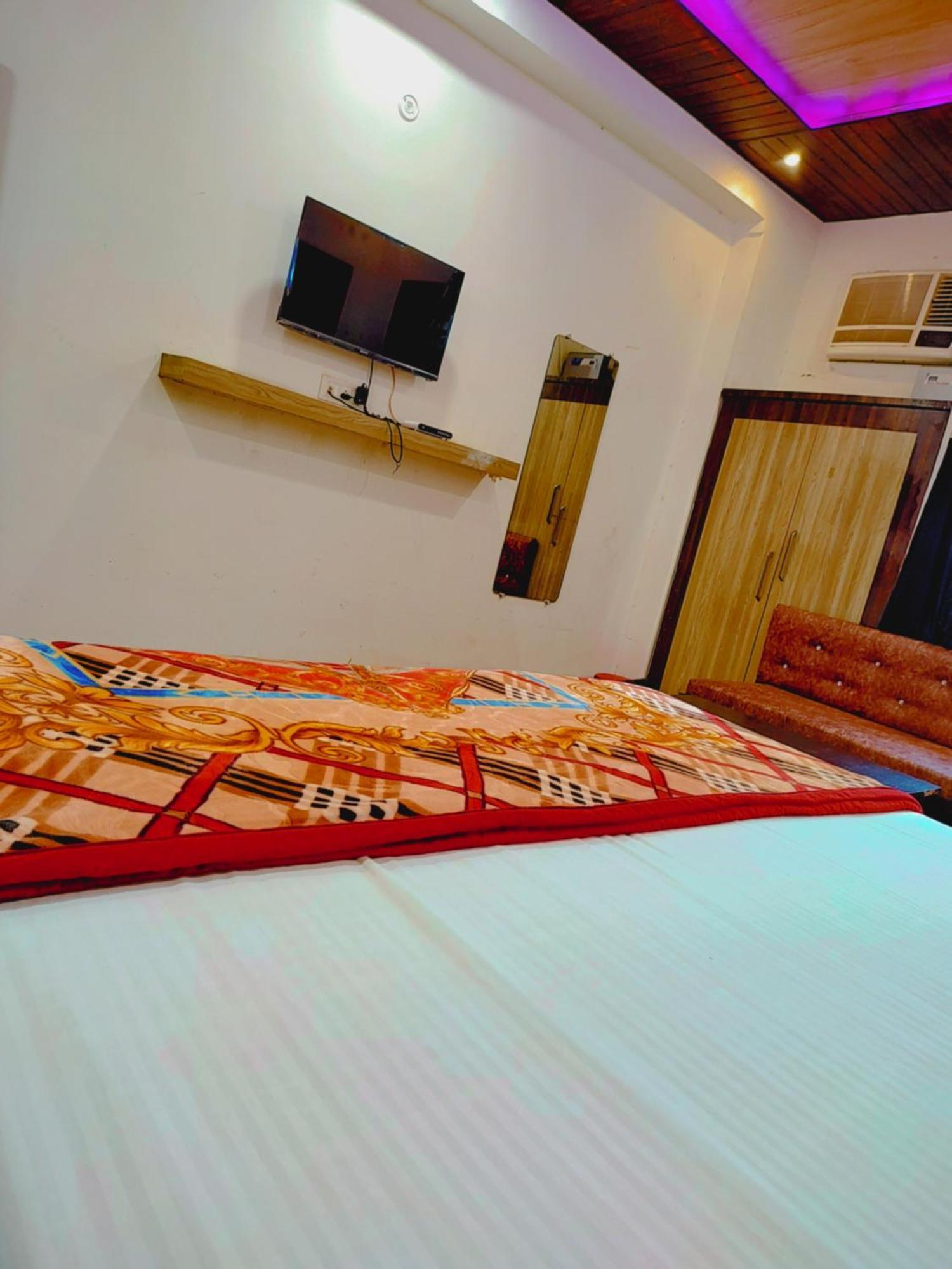 Elegance Hotel And Banquet Ayodhya Zewnętrze zdjęcie