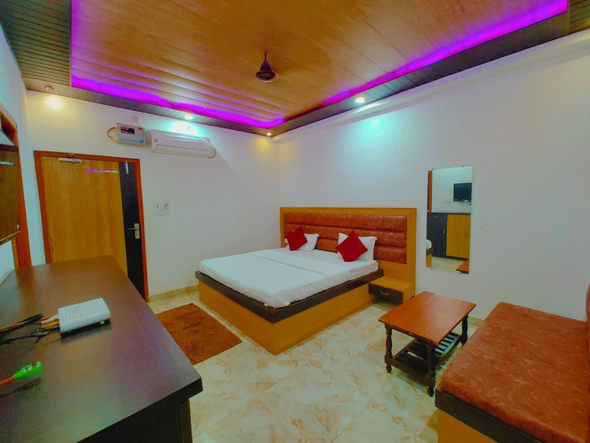 Elegance Hotel And Banquet Ayodhya Zewnętrze zdjęcie
