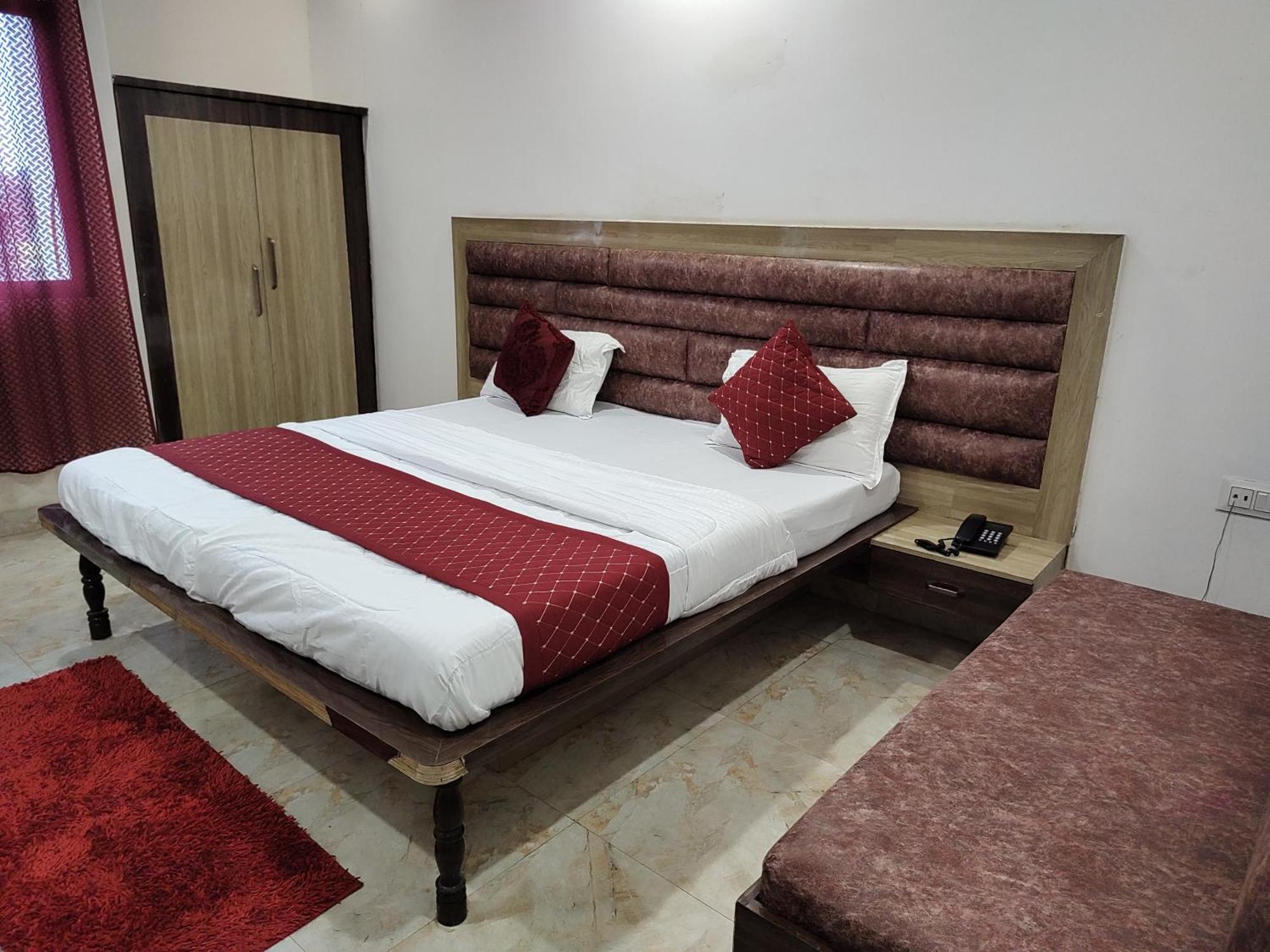 Elegance Hotel And Banquet Ayodhya Zewnętrze zdjęcie