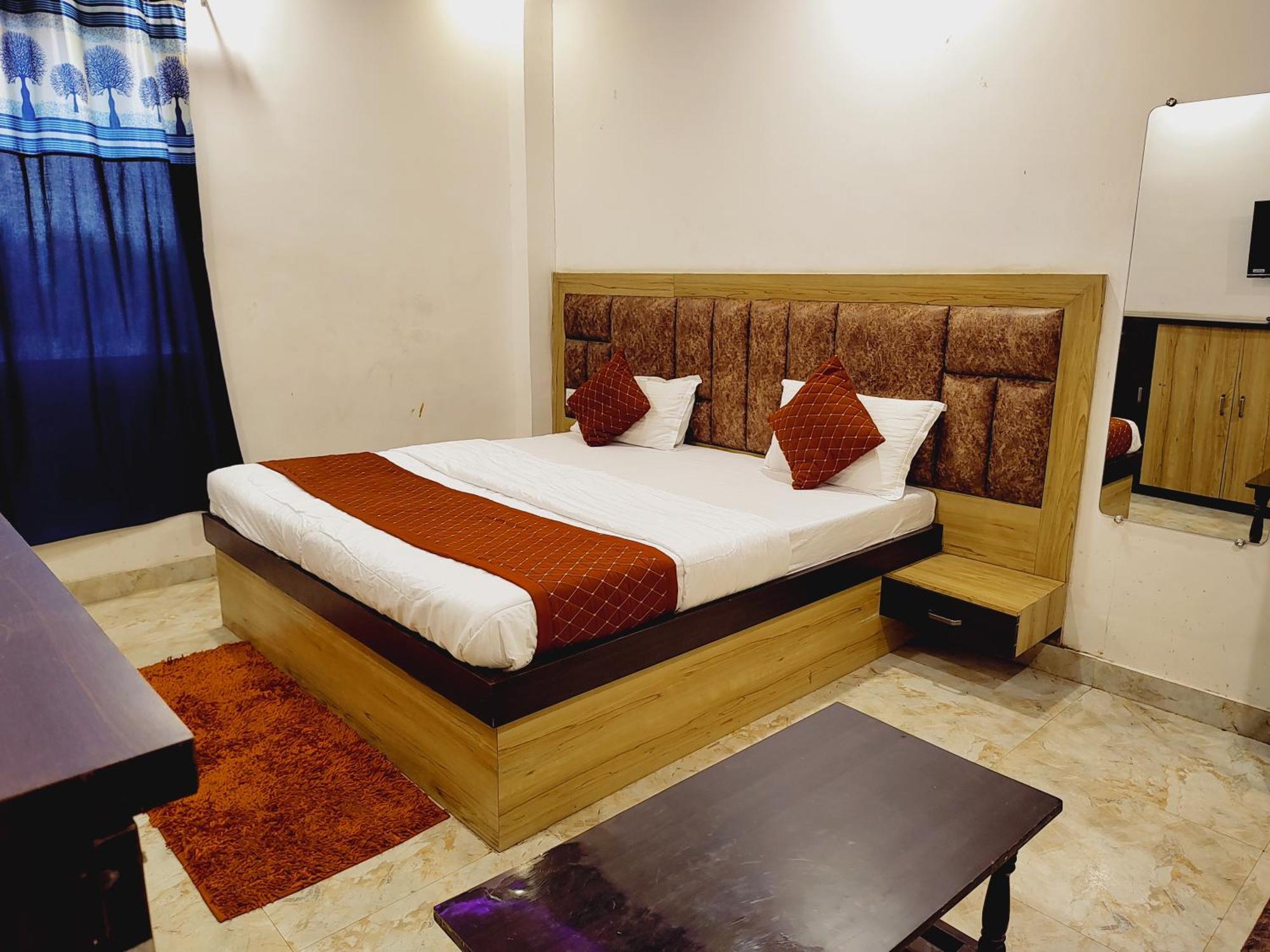 Elegance Hotel And Banquet Ayodhya Zewnętrze zdjęcie