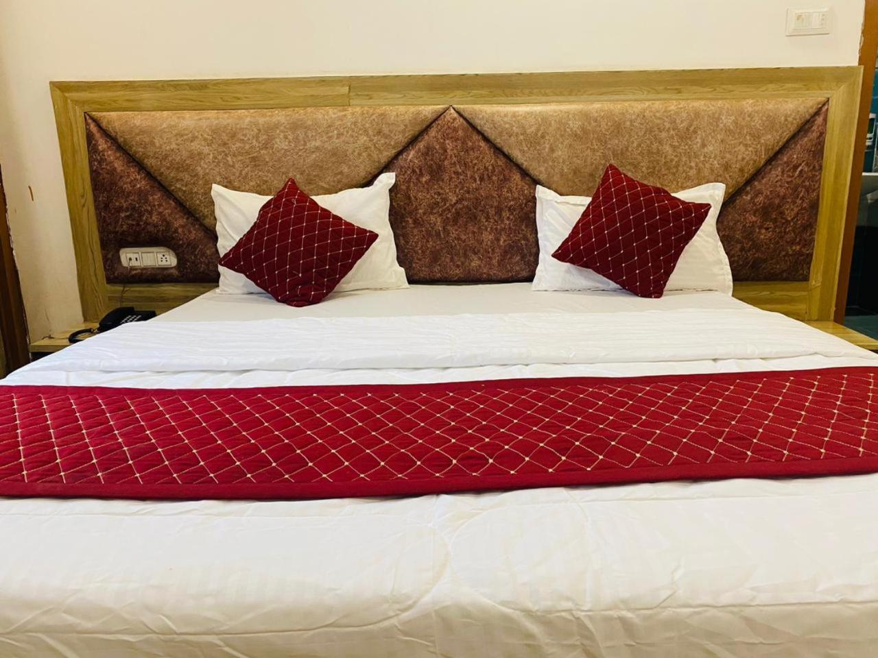 Elegance Hotel And Banquet Ayodhya Zewnętrze zdjęcie